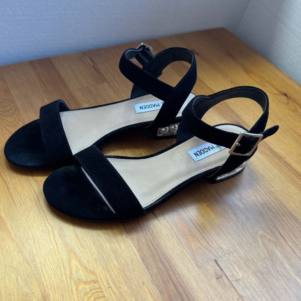 Steve Madden black cashmere sandals size 6 with pearl accented heels